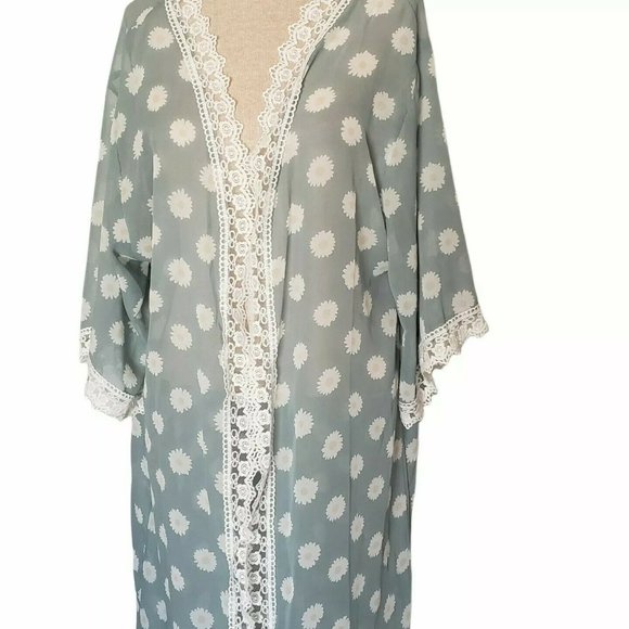 LuLaRoe Chloe Overlay Cover Up Kimono Size Medium Blue/Grey Floral Daisy NWT